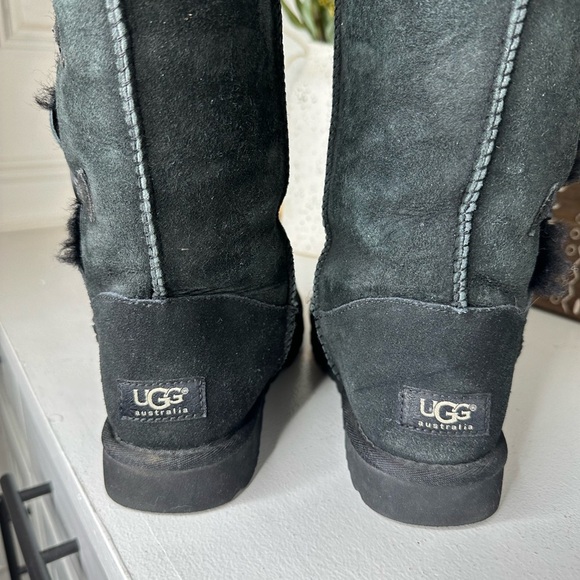 UGG Australia Women’s Bailey Button Triplet Tall Black Suede Boots Size 8 - Picture 6 of 8